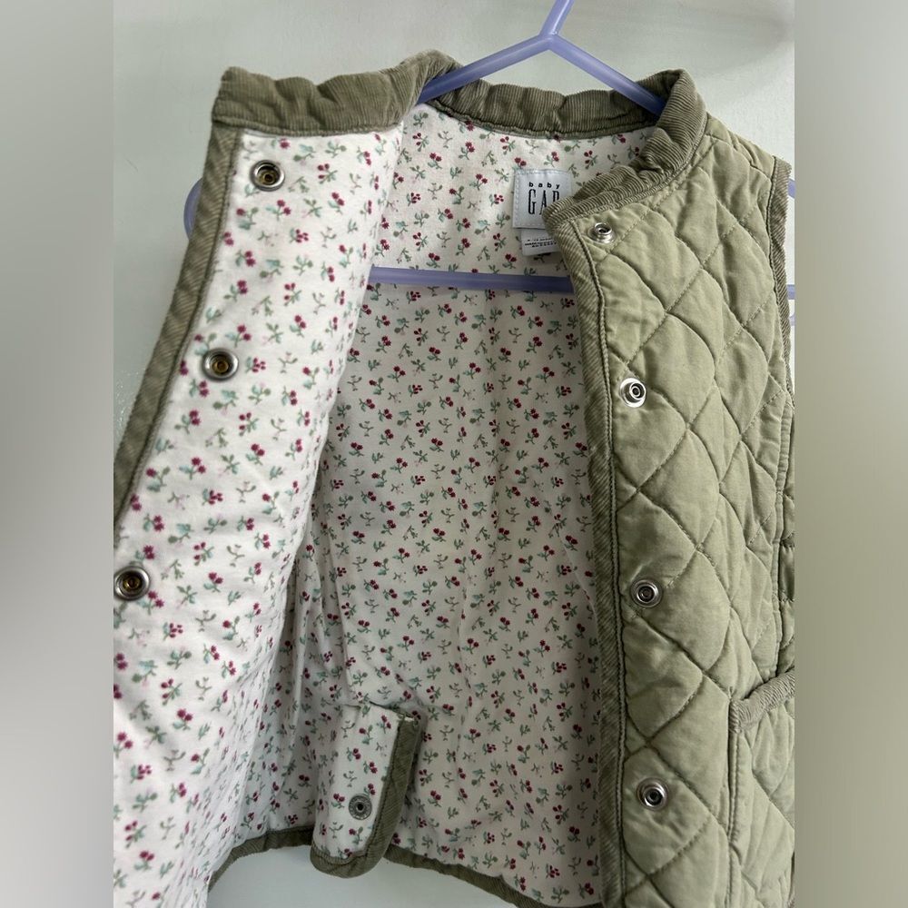 Baby Gap Quilted Vest with flowers inside. Size 6-12 MOS